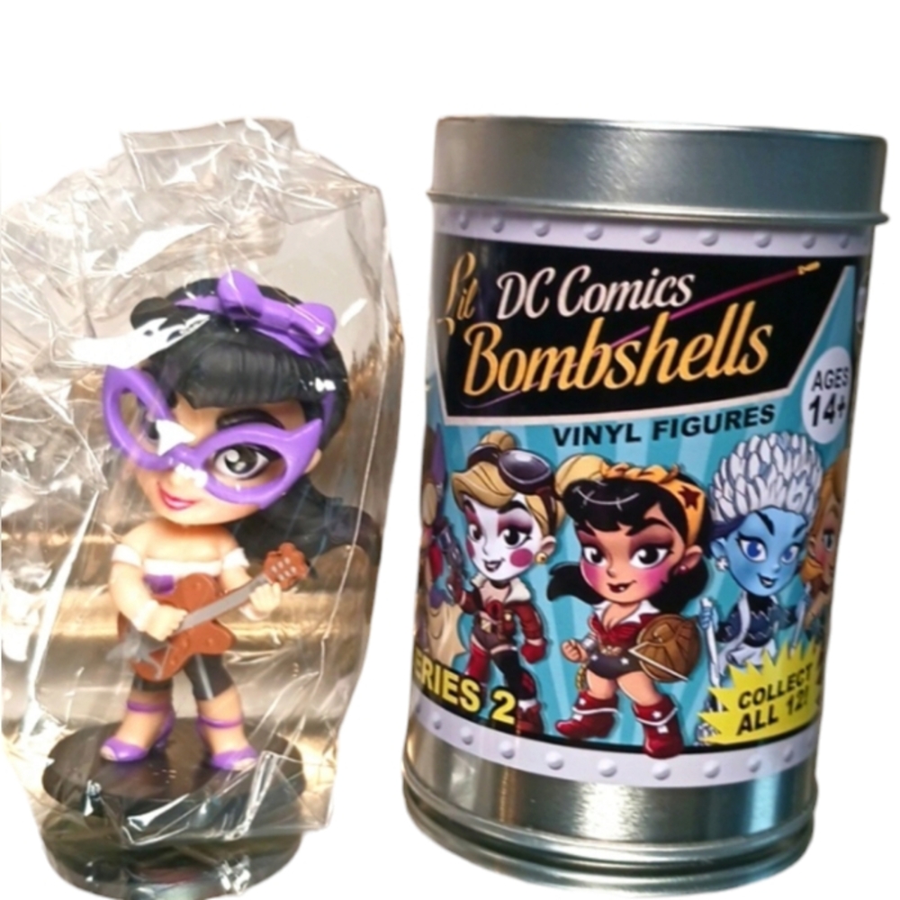 Lil DC Comics HUNTRESS Bombshell Vinyl Fig-Cryptozoic Ent. 2.75", Purple/Black.
